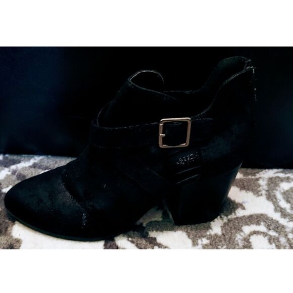 Women's Black Booties with Cutouts on Side Size 8 GUC - Picture 4 of 7